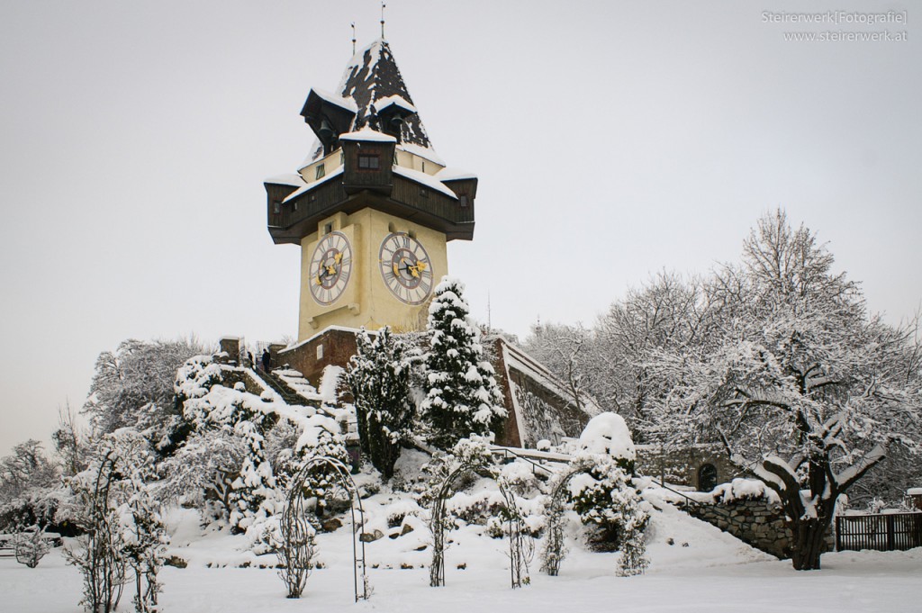 Rosengarten Uhrturm Schloßberg Schnee