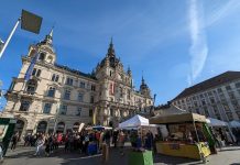 Ostermarkt vor dem Rathaus