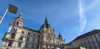 Ostermarkt vor dem Rathaus