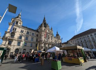 Ostermarkt vor dem Rathaus