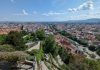 Warum Graz der perfekte Start für deinen Steiermark-Urlaub ist Aussicht auf Graz, Uhrturm und den Schloßberg