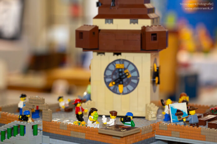 Grazer Schloßberg mit Uhrturm aus Lego
