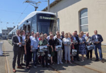 Neue Flexity-Straßenbahn in Graz: Das ist für Fahrgäste wichtig Flexity Premierenfahrt Gruppenfoto