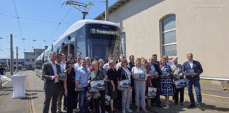 Neue Flexity-Straßenbahn in Graz: Das ist für Fahrgäste wichtig Flexity Premierenfahrt Gruppenfoto